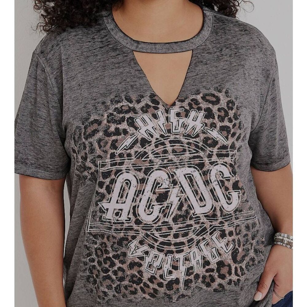 Maurices 3X ACDC Animal Print Graphic Tee. No tag measures 33 pit to pit
